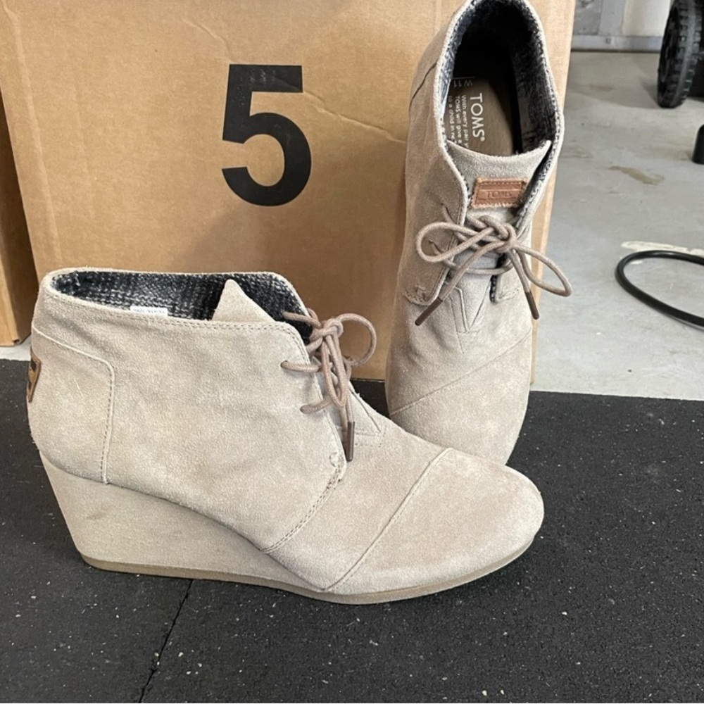 TOMS Women's Tan Wedge Ankle Boots